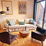 Apartament Wokol Stolu